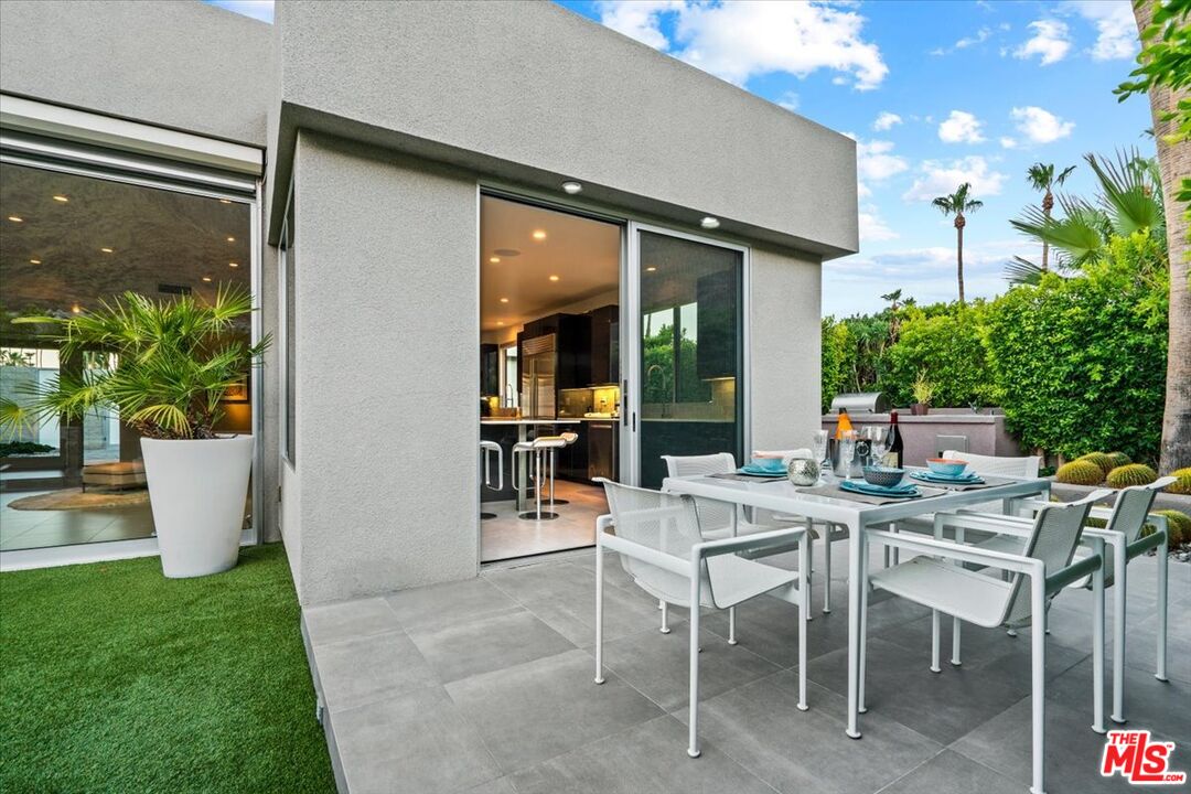 1175 Los Robles Dr