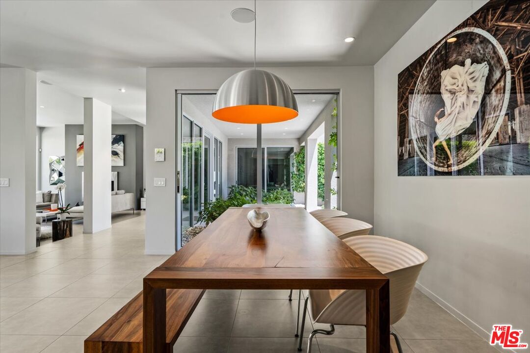 1175 Los Robles Dr