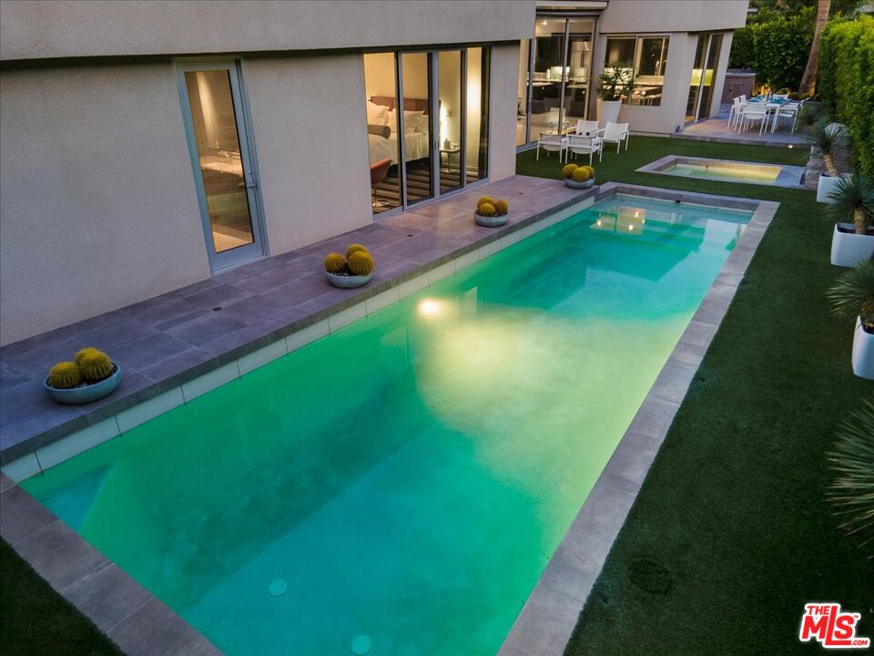 1175 Los Robles Dr