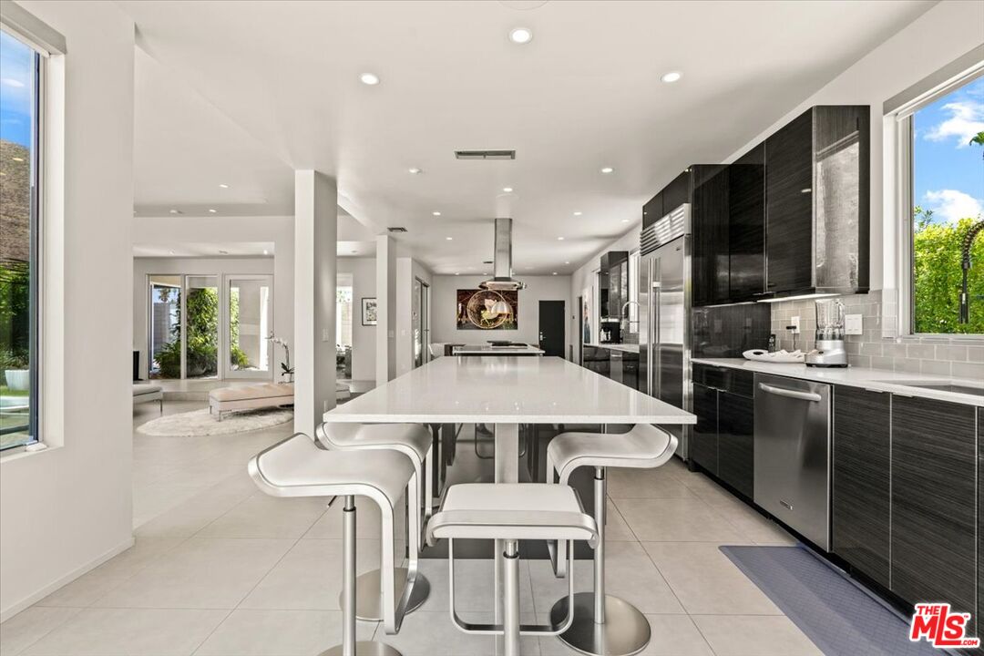 1175 Los Robles Dr