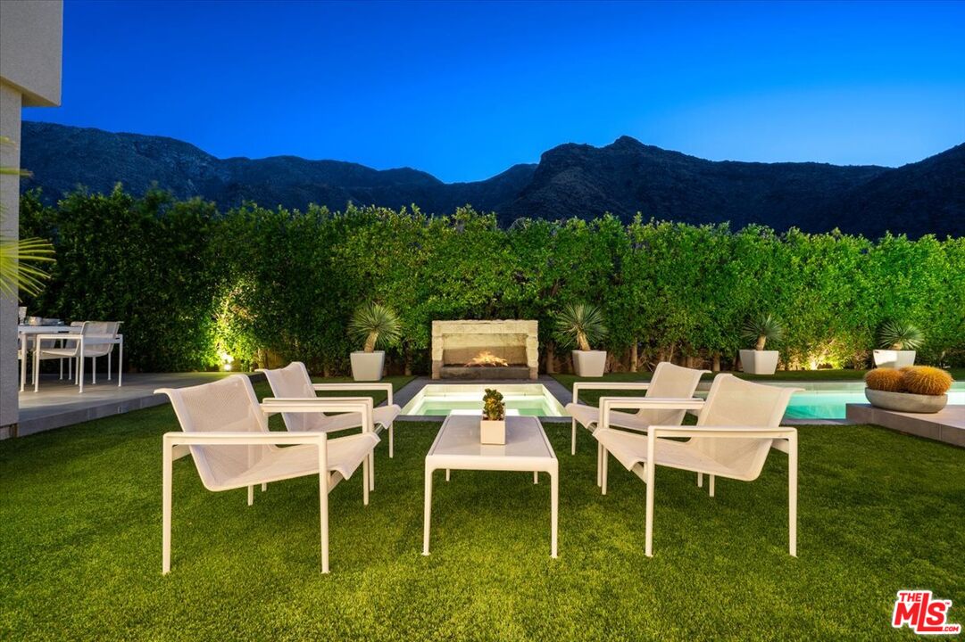1175 Los Robles Dr