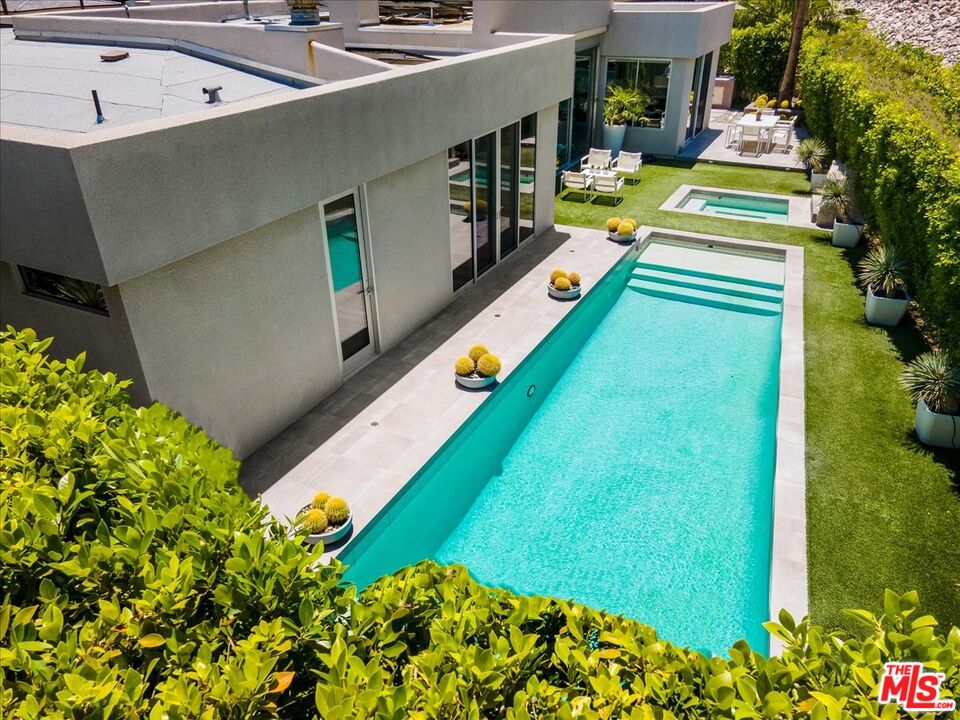 1175 Los Robles Dr
