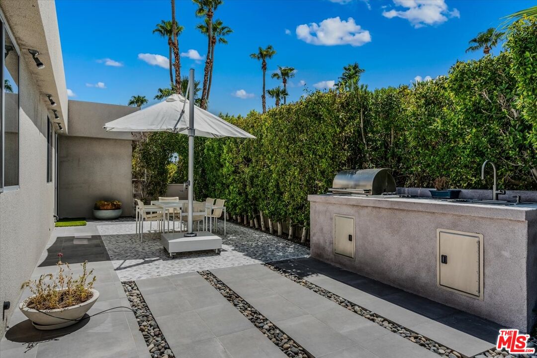1175 Los Robles Dr