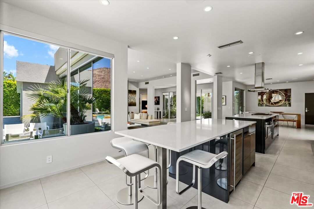 1175 Los Robles Dr