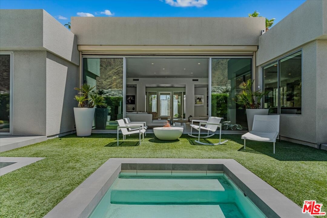1175 Los Robles Dr