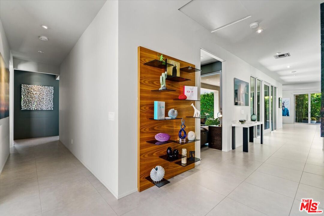 1175 Los Robles Dr