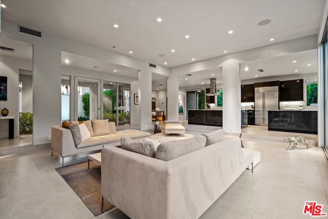 1175 Los Robles Dr