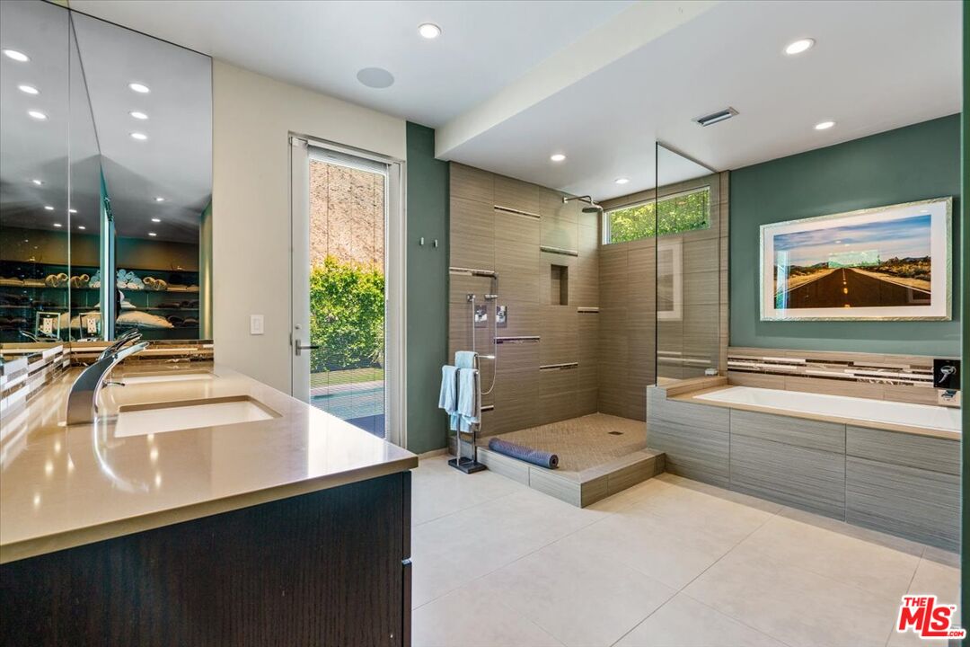 1175 Los Robles Dr