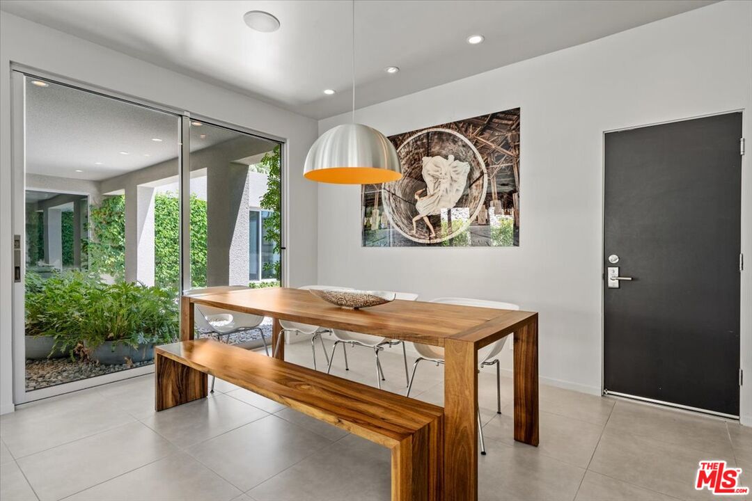 1175 Los Robles Dr