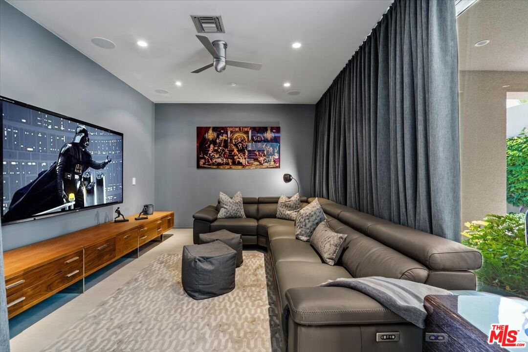 1175 Los Robles Dr