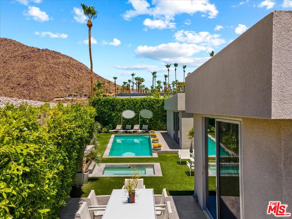 1175 Los Robles Dr