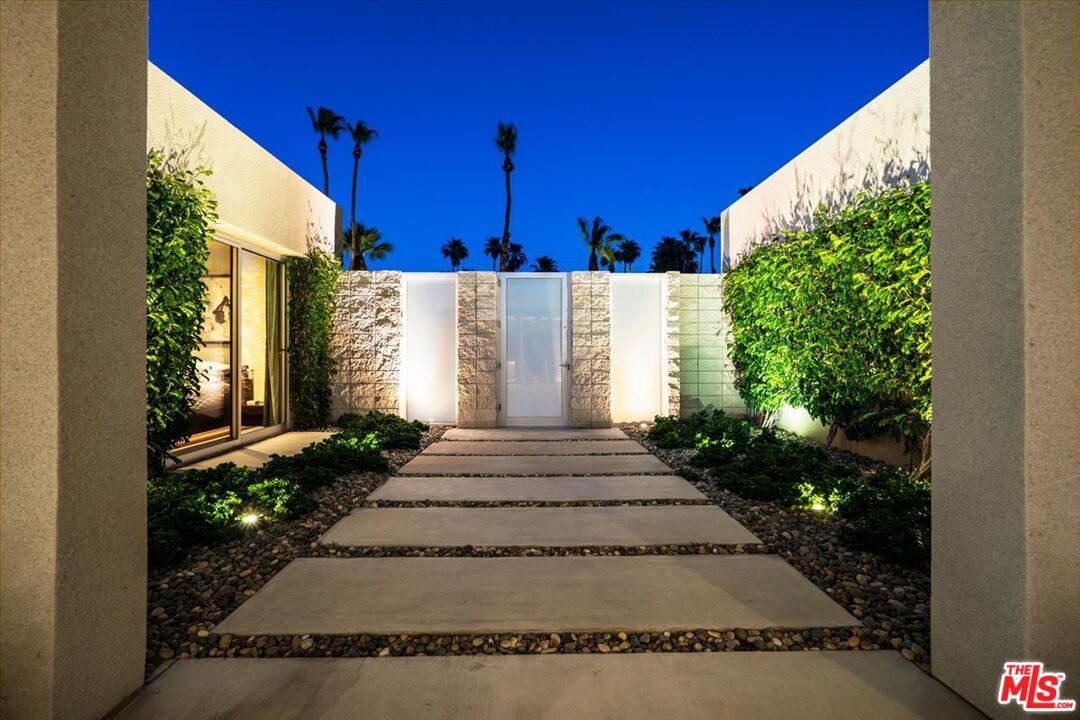 1175 Los Robles Dr