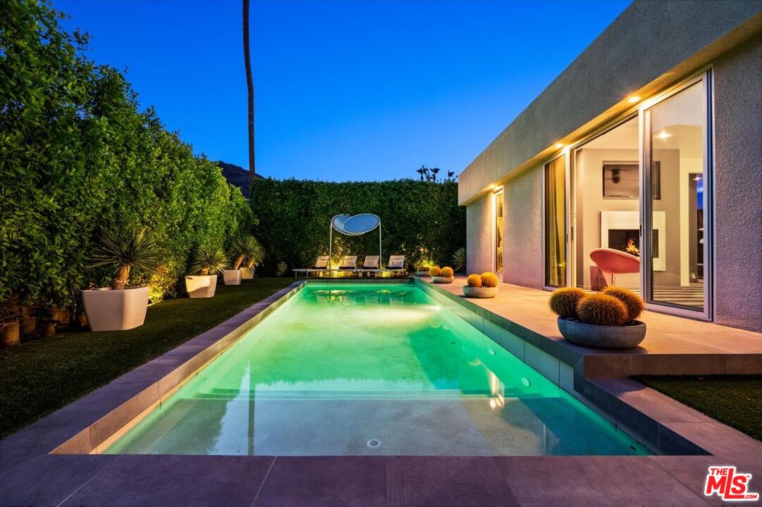 1175 Los Robles Dr