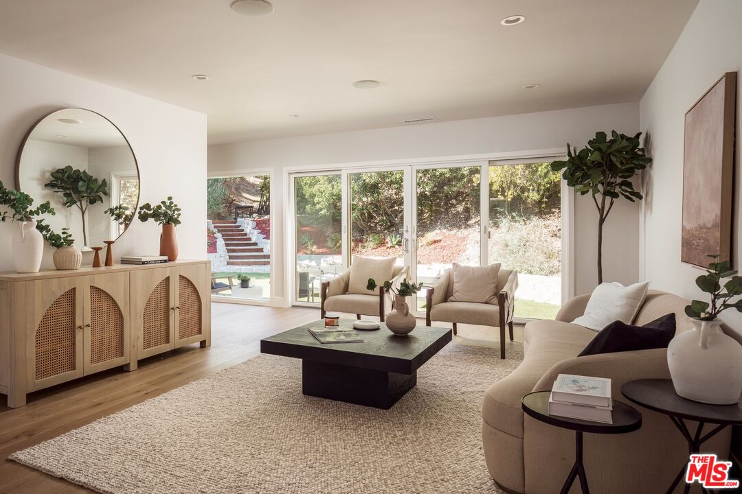 4031 Deerhorn Dr, Sherman Oaks
