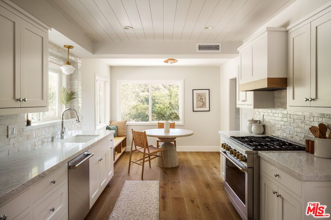 4031 Deerhorn Dr, Sherman Oaks