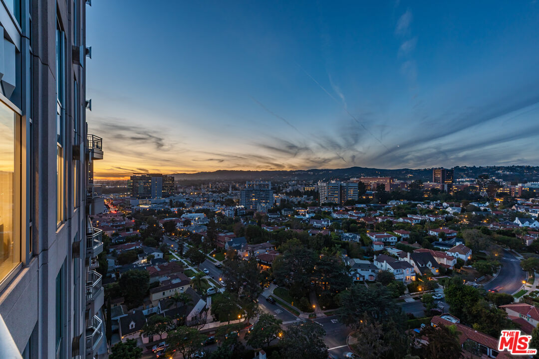 10727 Wilshire Blvd Unit: 1702, Wilshire Corridor