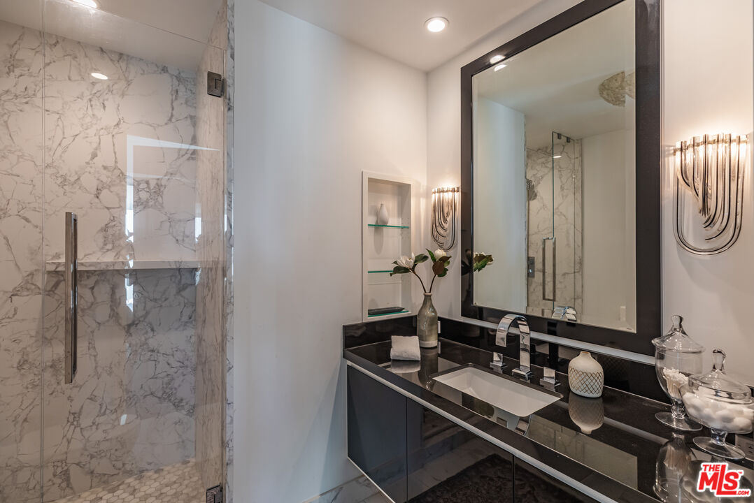 10727 Wilshire Blvd Unit: 1702, Wilshire Corridor