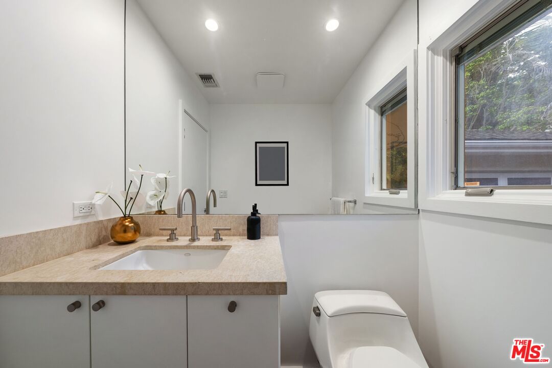 968 Kenfield Ave, brentwood