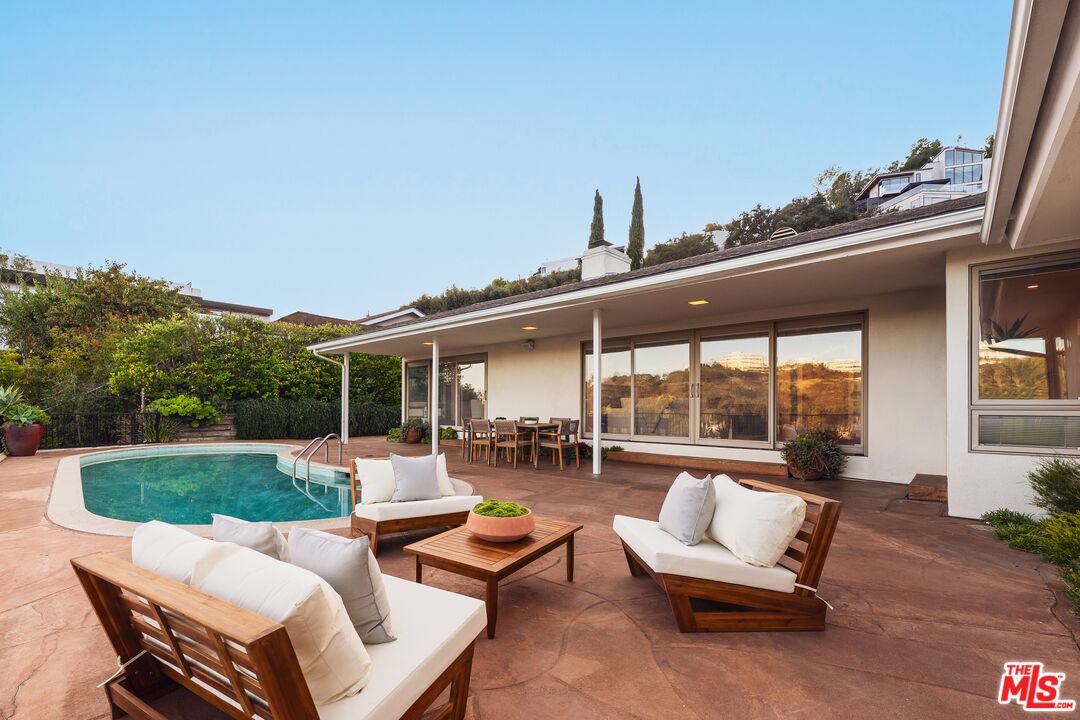 968 Kenfield Ave, brentwood