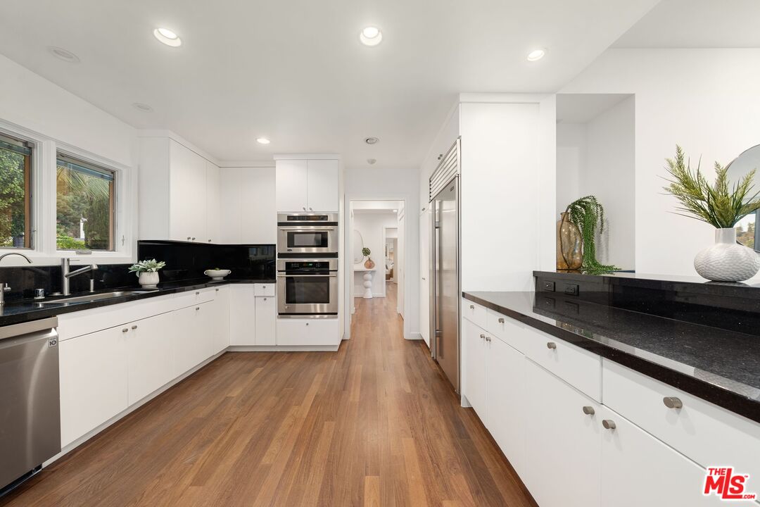 968 Kenfield Ave, brentwood