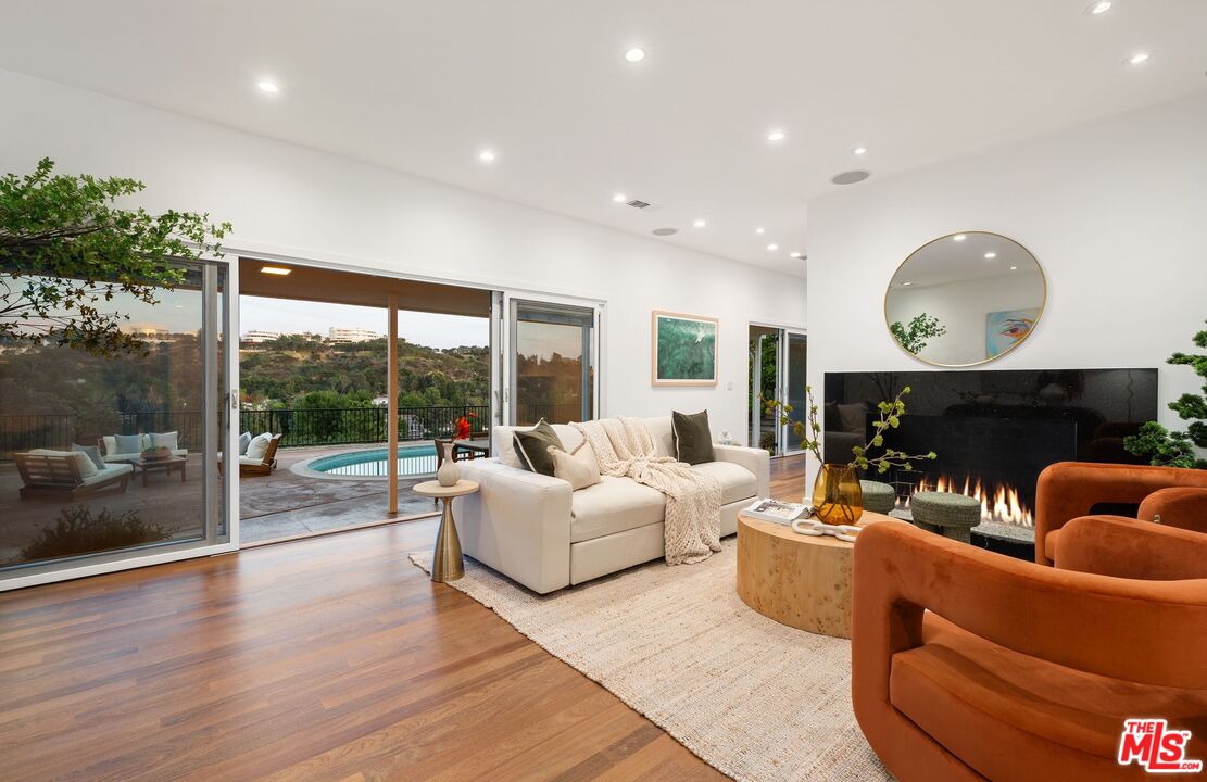 968 Kenfield Ave, brentwood