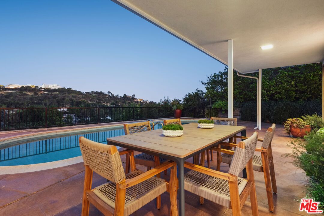 968 Kenfield Ave, brentwood