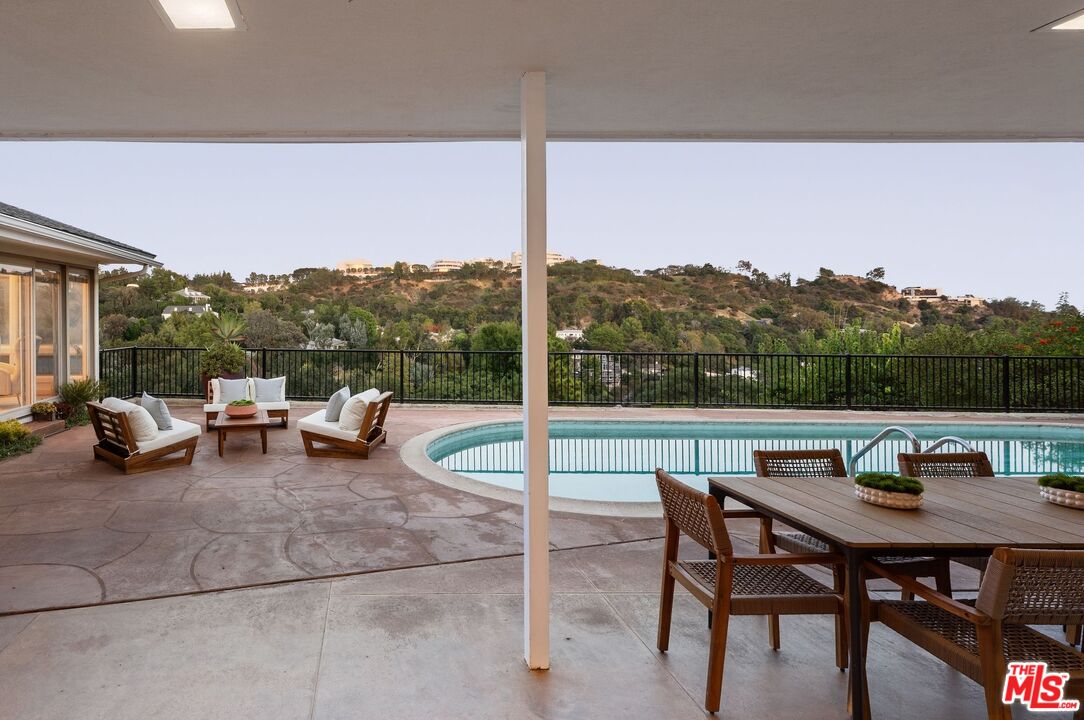 968 Kenfield Ave, brentwood