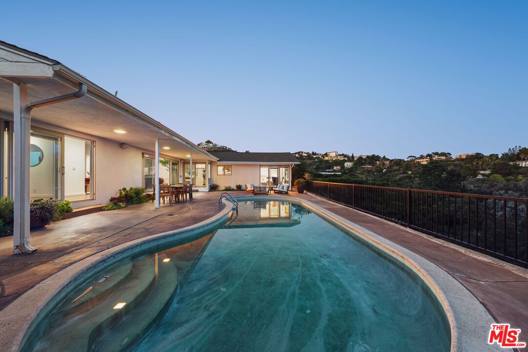 968 Kenfield Ave, brentwood