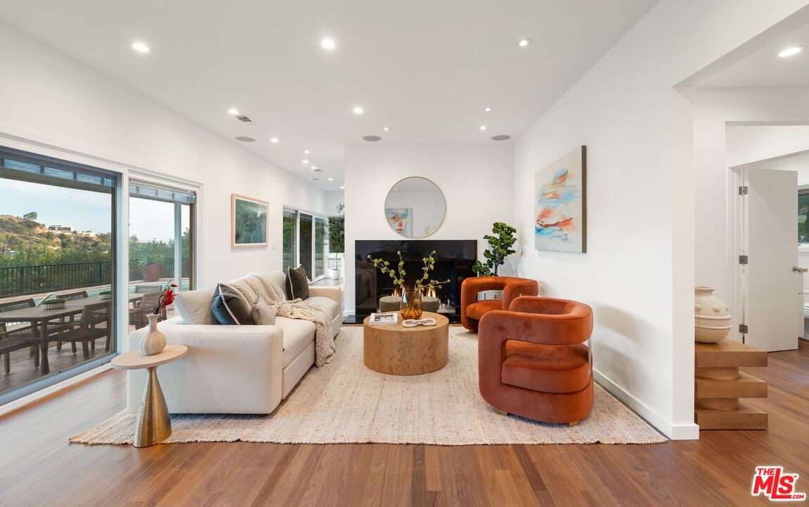 968 Kenfield Ave, brentwood