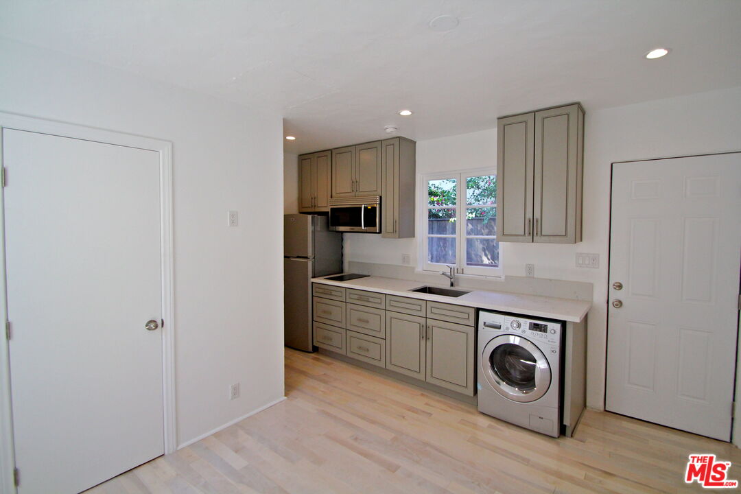 838 Hilldale Ave Unit: 1/4, West Hollywood