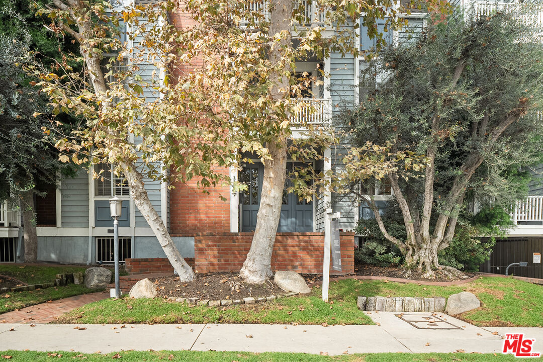 11667 Gorham Ave Unit: 206