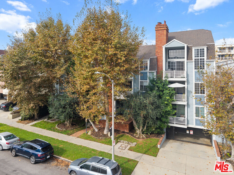11667 Gorham Ave Unit: 206