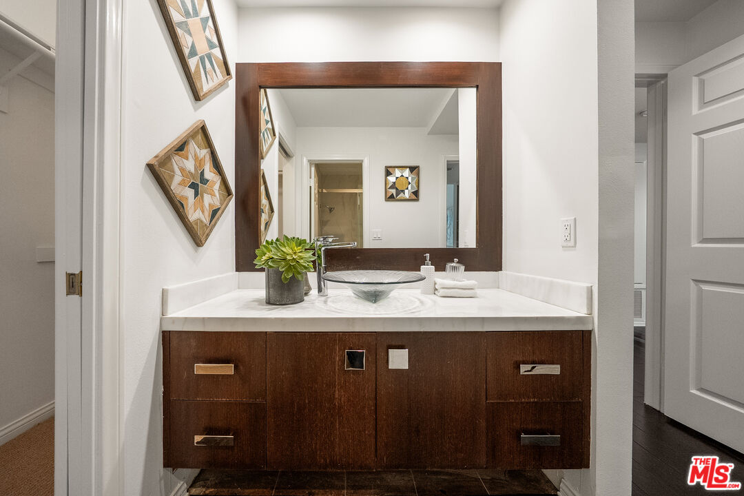 11667 Gorham Ave Unit: 206