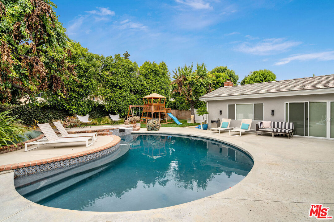 13133 Morrison St, Sherman Oaks