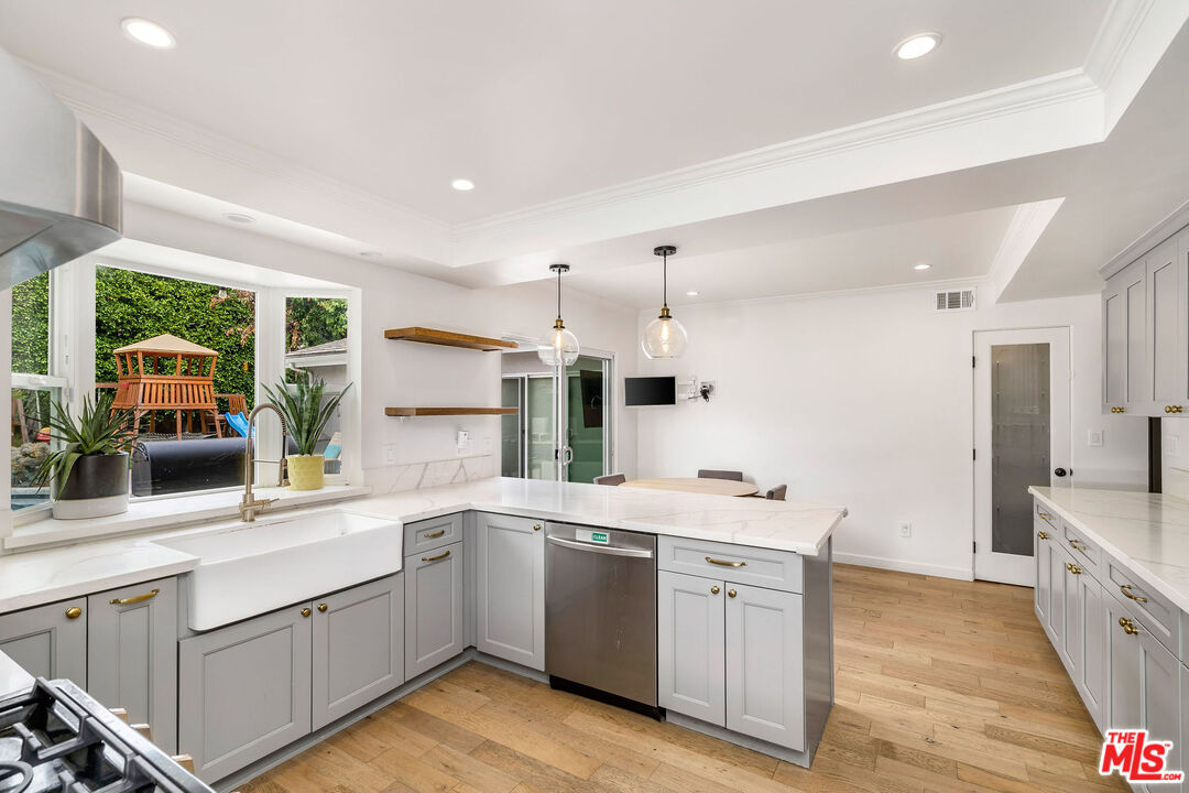 13133 Morrison St, Sherman Oaks