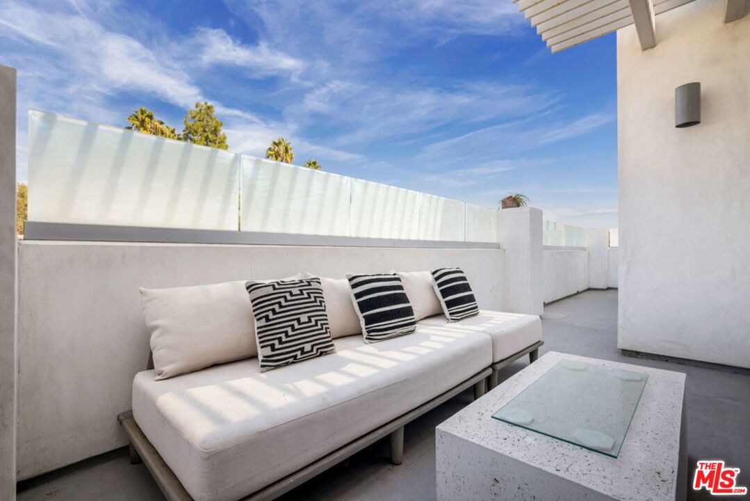 12045 Guerin St Unit: PH3, Studio City