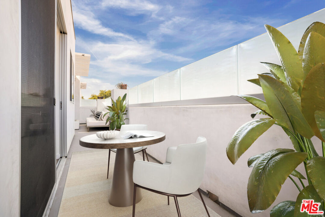 12045 Guerin St Unit: PH3, Studio City