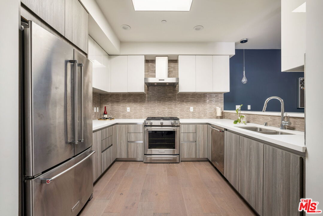 12045 Guerin St Unit: PH3, Studio City