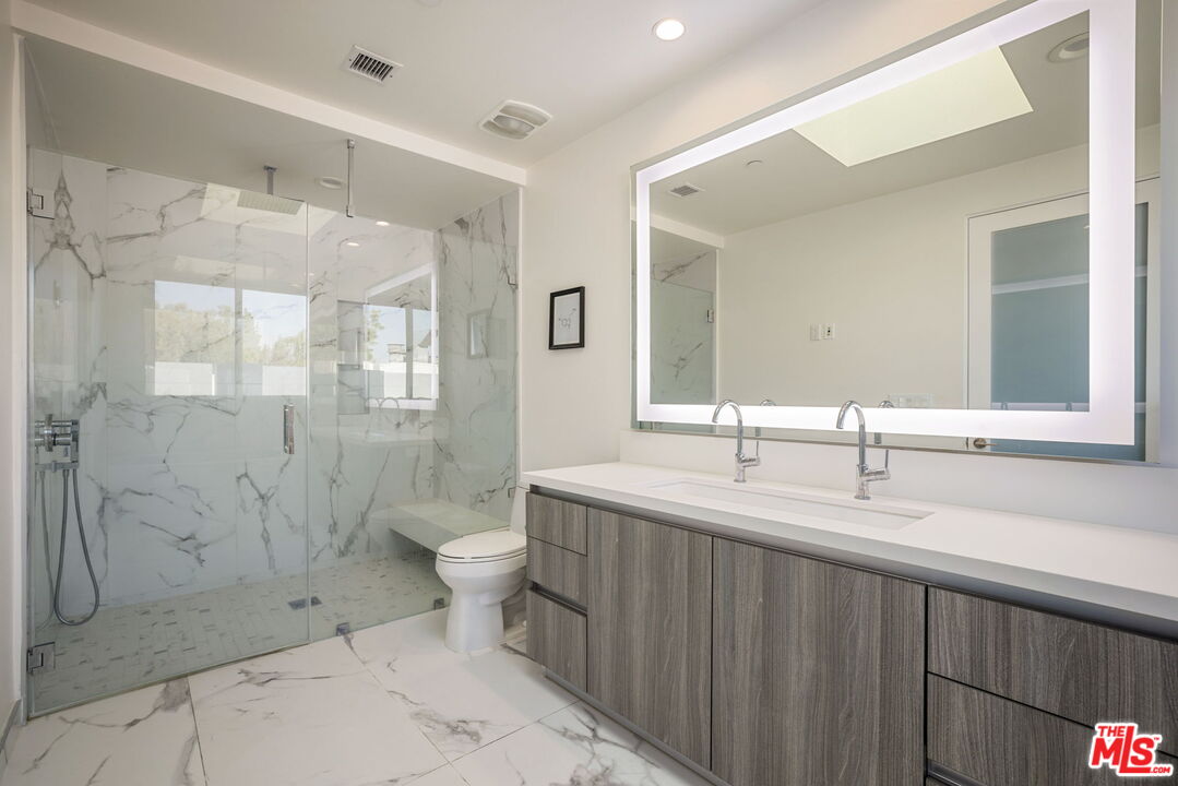 12045 Guerin St Unit: PH3, Studio City