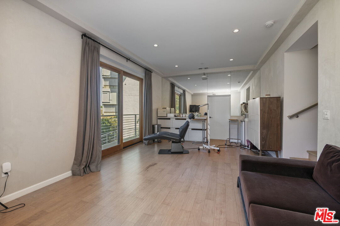 10110 Cielo Dr, Beverly Hills