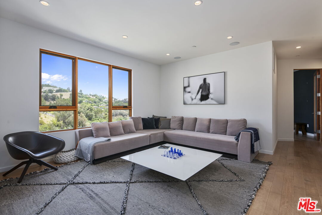 10110 Cielo Dr, Beverly Hills