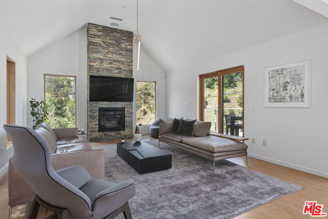 10110 Cielo Dr, Beverly Hills