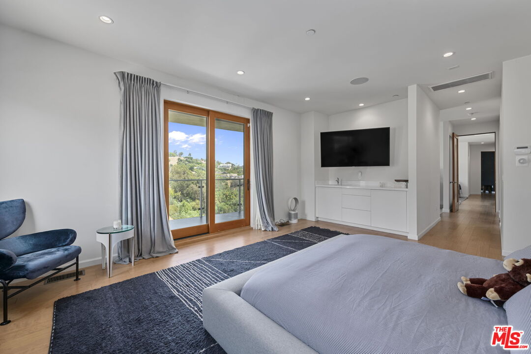 10110 Cielo Dr, Beverly Hills