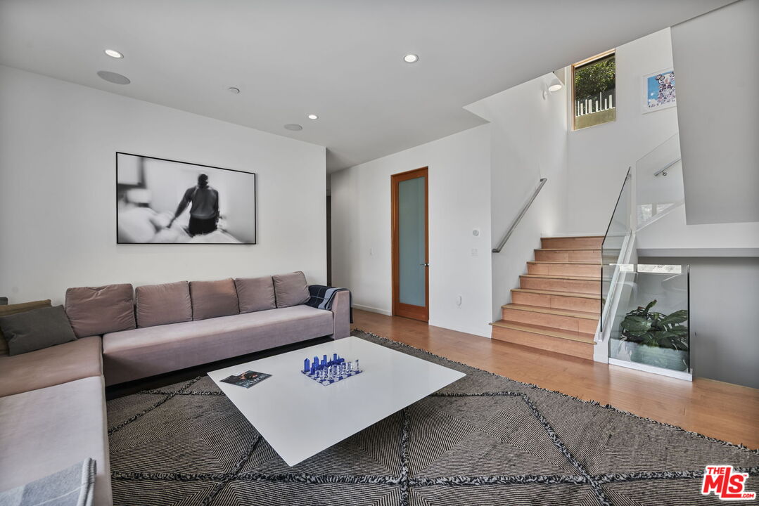 10110 Cielo Dr, Beverly Hills