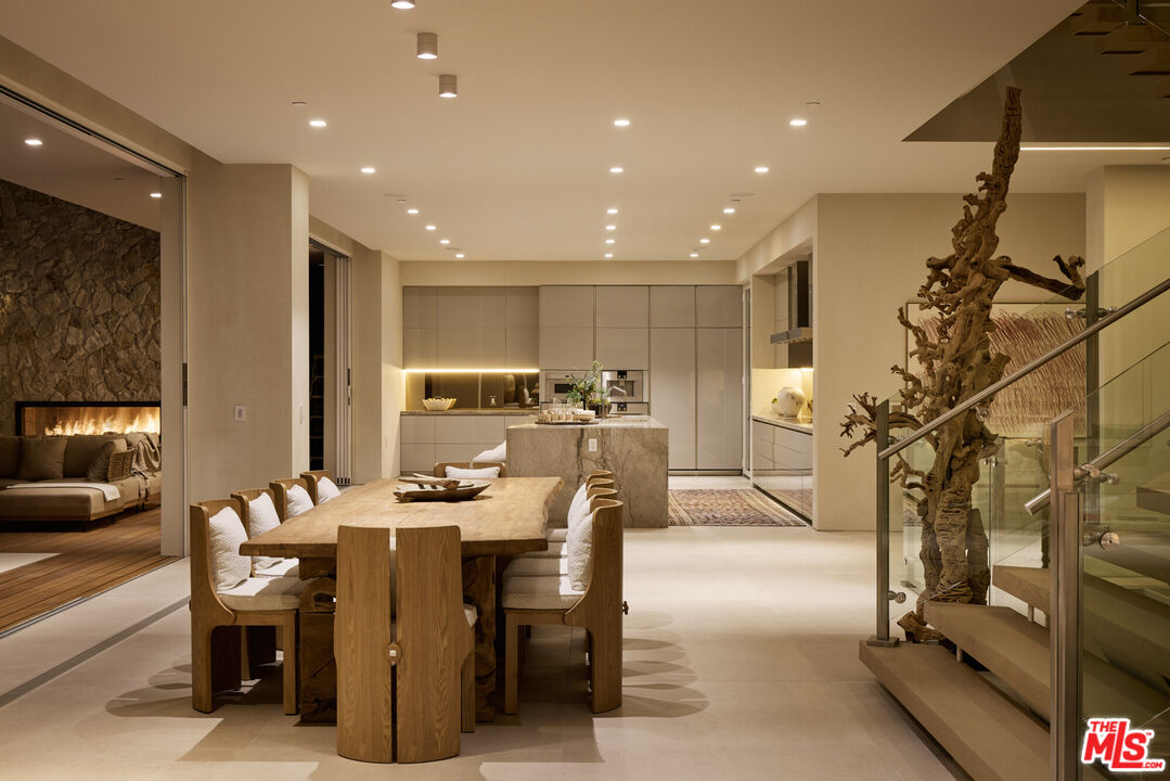 1615 Blue Jay Way, Bird Streets