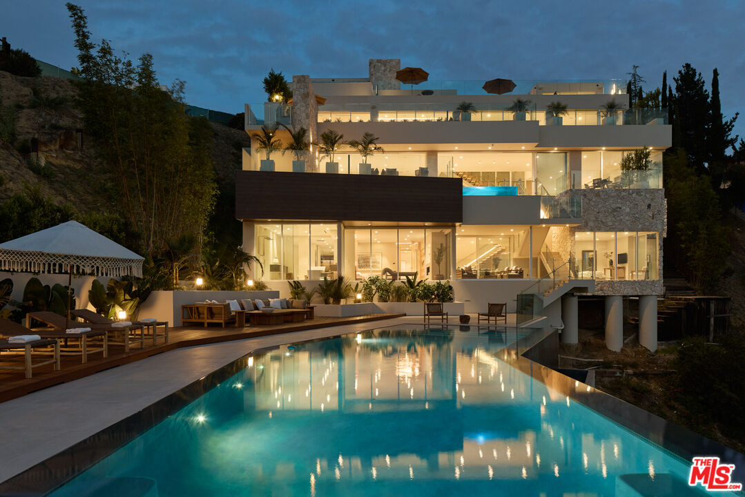 1615 Blue Jay Way, Bird Streets