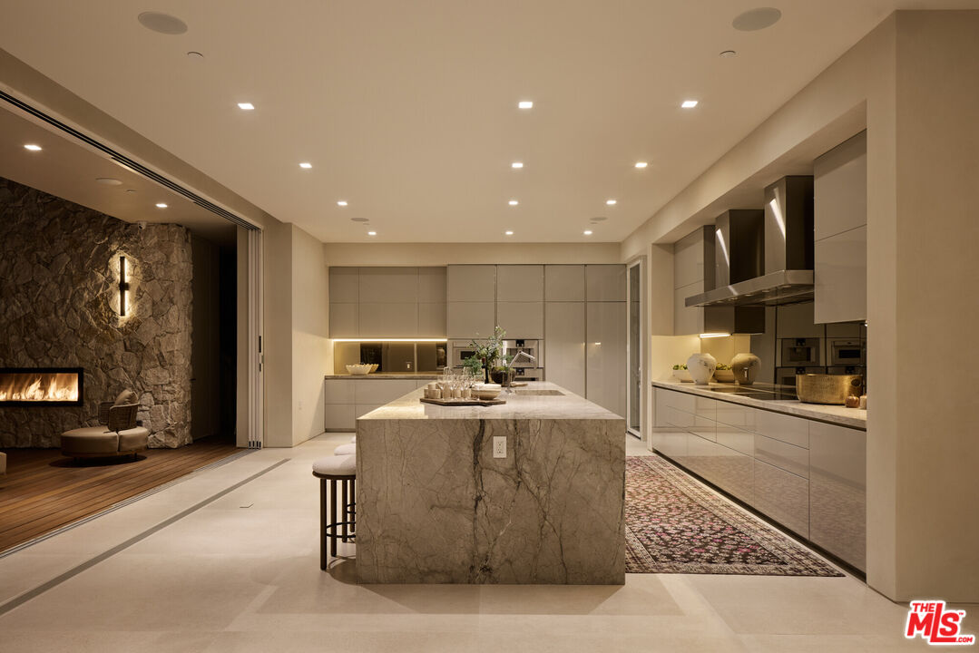 1615 Blue Jay Way, Bird Streets