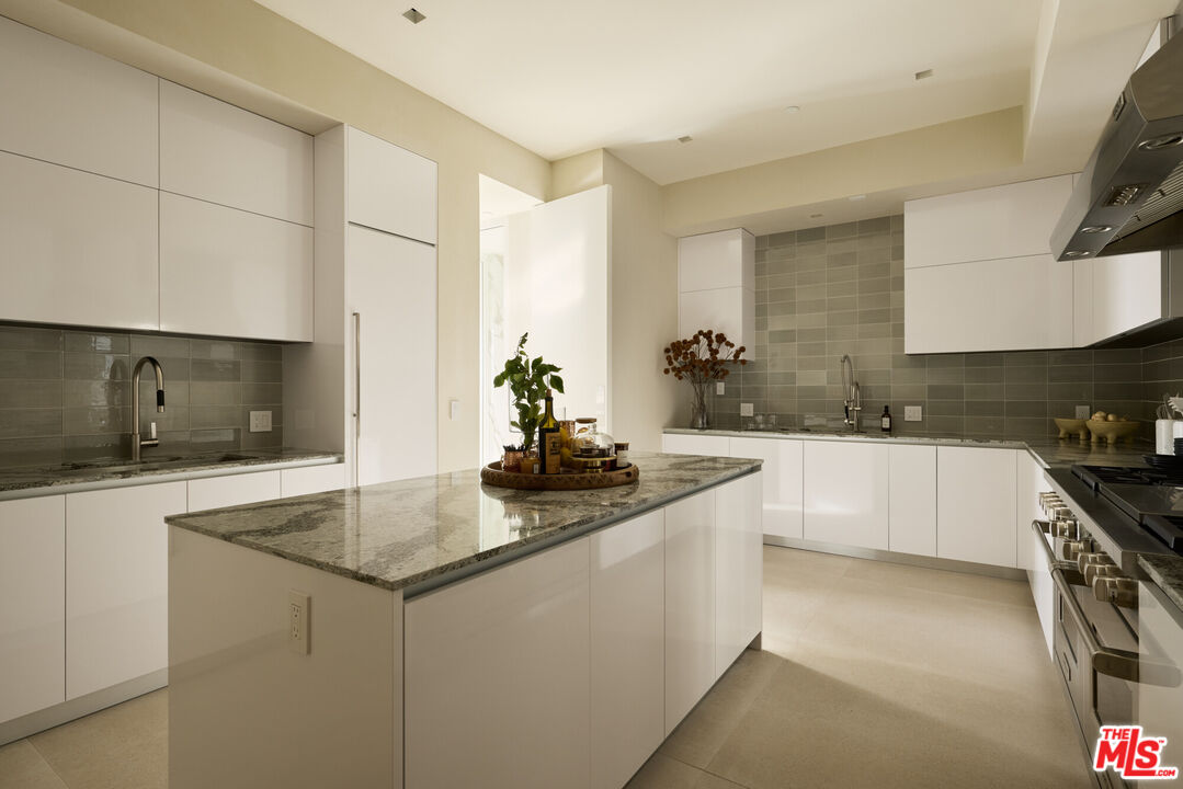 1615 Blue Jay Way, Bird Streets