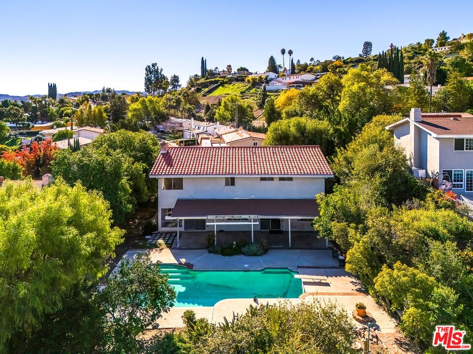 24561 Calvert St, Woodland Hills