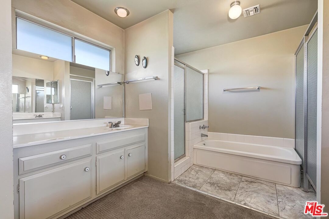 24561 Calvert St, Woodland Hills
